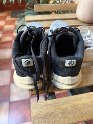 Zapatillas Nike Running Grises Naranja