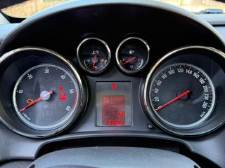 Opel Astra J 2011 - 1 dueño - pegatina B - DIESEL