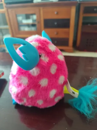 Furby Boom Rosa con Puntos Blancos