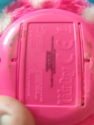 Furby Boom Rosa con Puntos Blancos