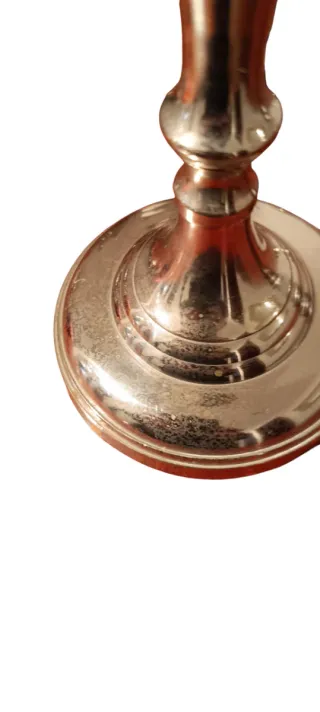 Candelabro de metal plateado