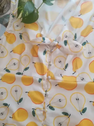 Vestido de verano con estampado de peras