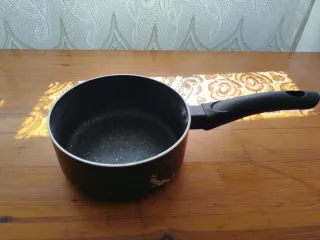 Olla negra con mango Los dos por 3