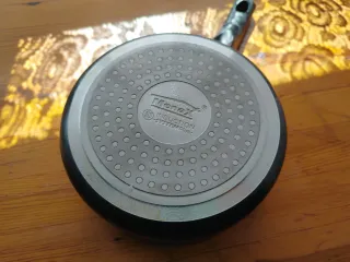 Olla negra con mango Los dos por 3