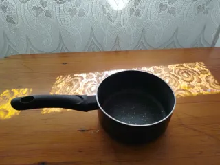 Olla negra con mango Los dos por 3