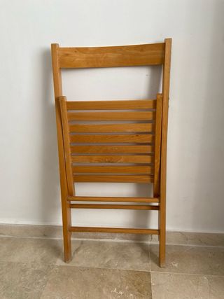 Silla plegable de madera con cojín