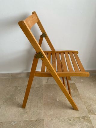 Silla plegable de madera con cojín