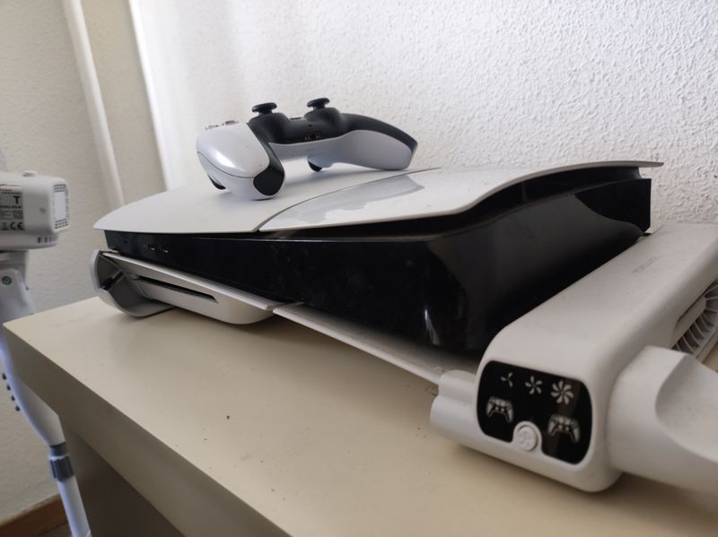 PS5 con lector 1TB + Base Refrigeradora afbeelding 3