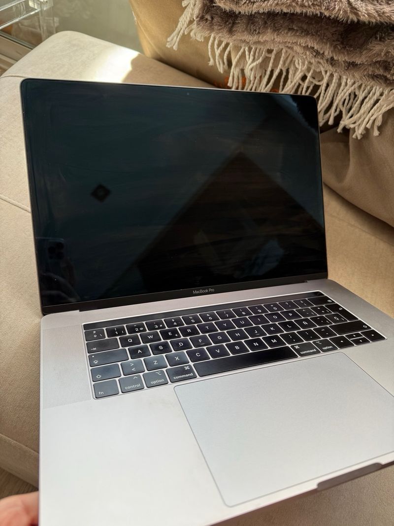 MacBook Pro Touchbar. 15 pulgadas afbeelding 2