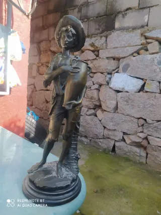 Figura Bronce Niño con Jarra