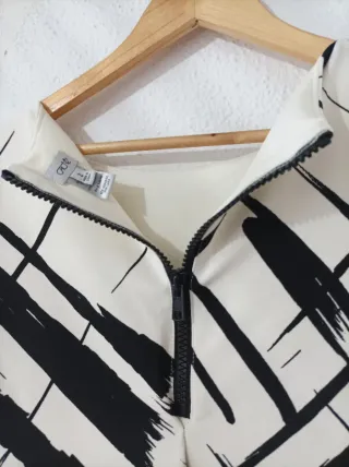 Vestido crema y negro estampado