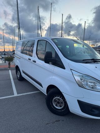 Ford Transit Custom 2.2 Tdci 6 plazas
