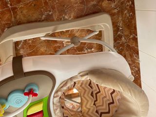 Andador para bebé con juguetes