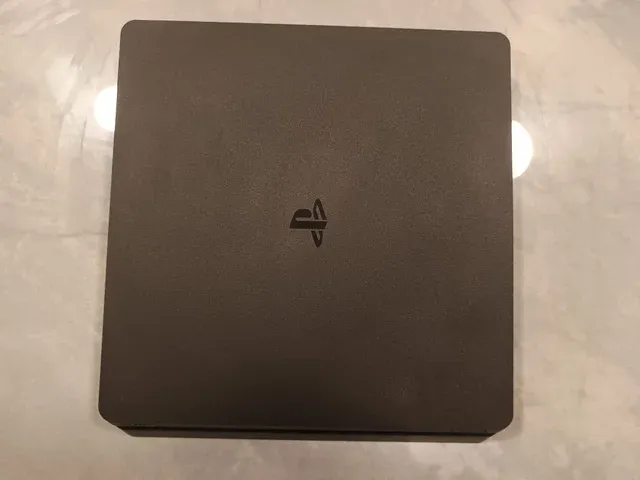 PS4 Slim 500GB + 3 Mandos + Cables afbeelding 6