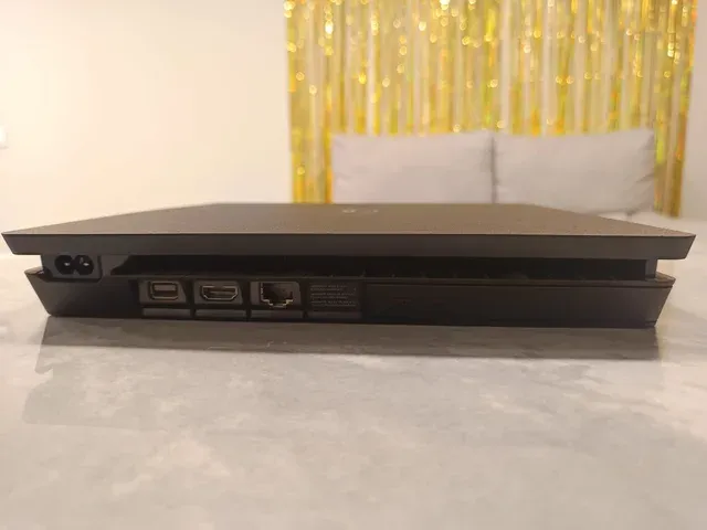 PS4 Slim 500GB + 3 Mandos + Cables afbeelding 7