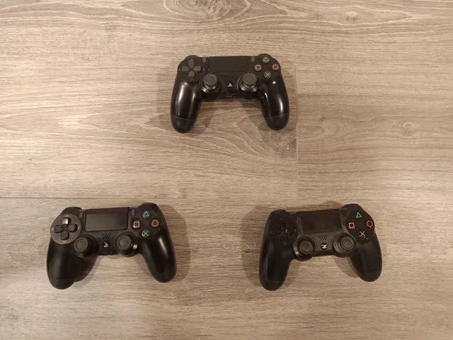 PS4 Slim 500GB + 3 Mandos + Cables afbeelding 2