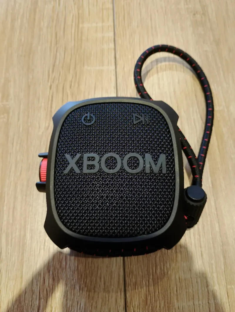 Altavoz LG XBOOM resistente al agua