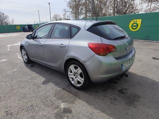 Opel Astra 2012