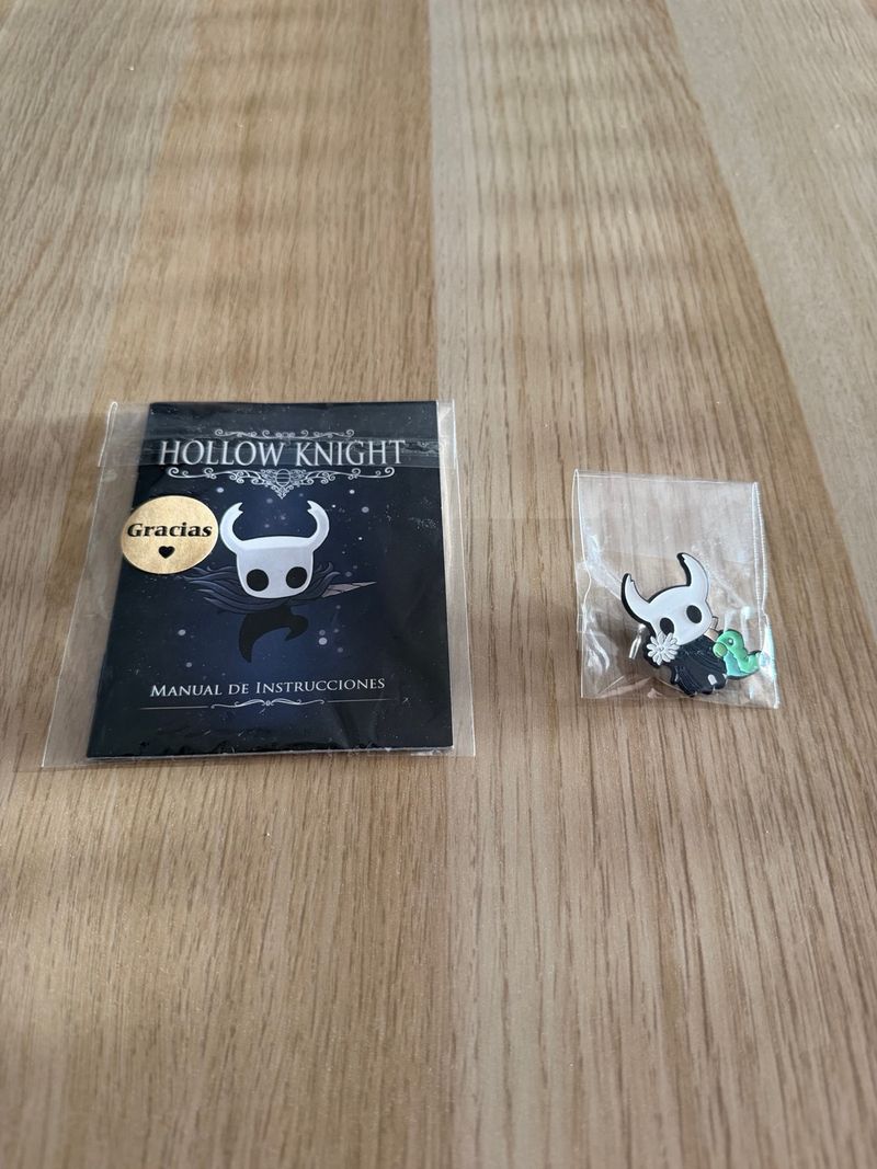 Pin y Manual Hollow Knight