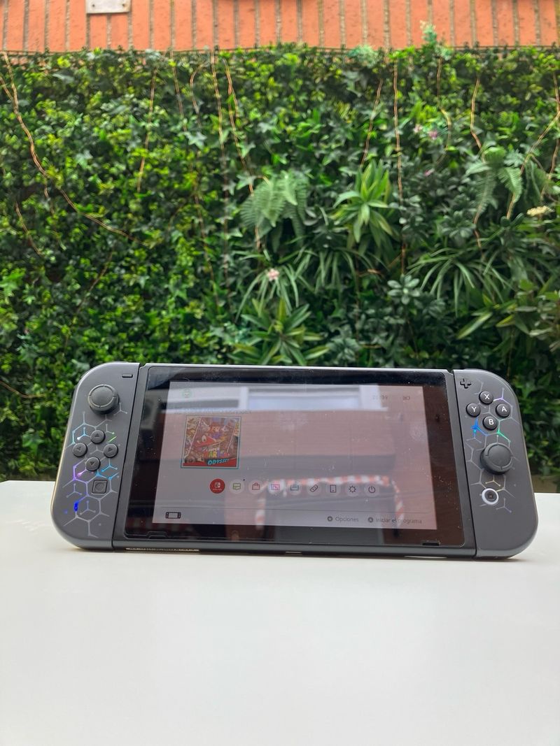 ¡COMO NUEVA! Nintendo Switch con accesorios afbeelding 7