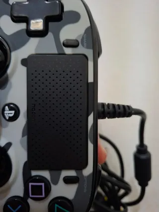Controller Nacon PS4 con cavo camouflage