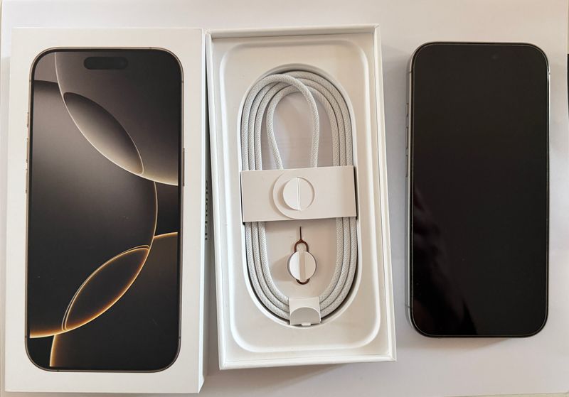 iPhone 16 Pro 256GB Titanio Natural afbeelding 2