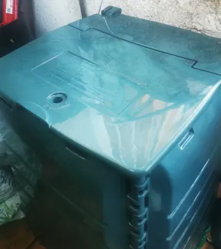 Compostador de jardín verde