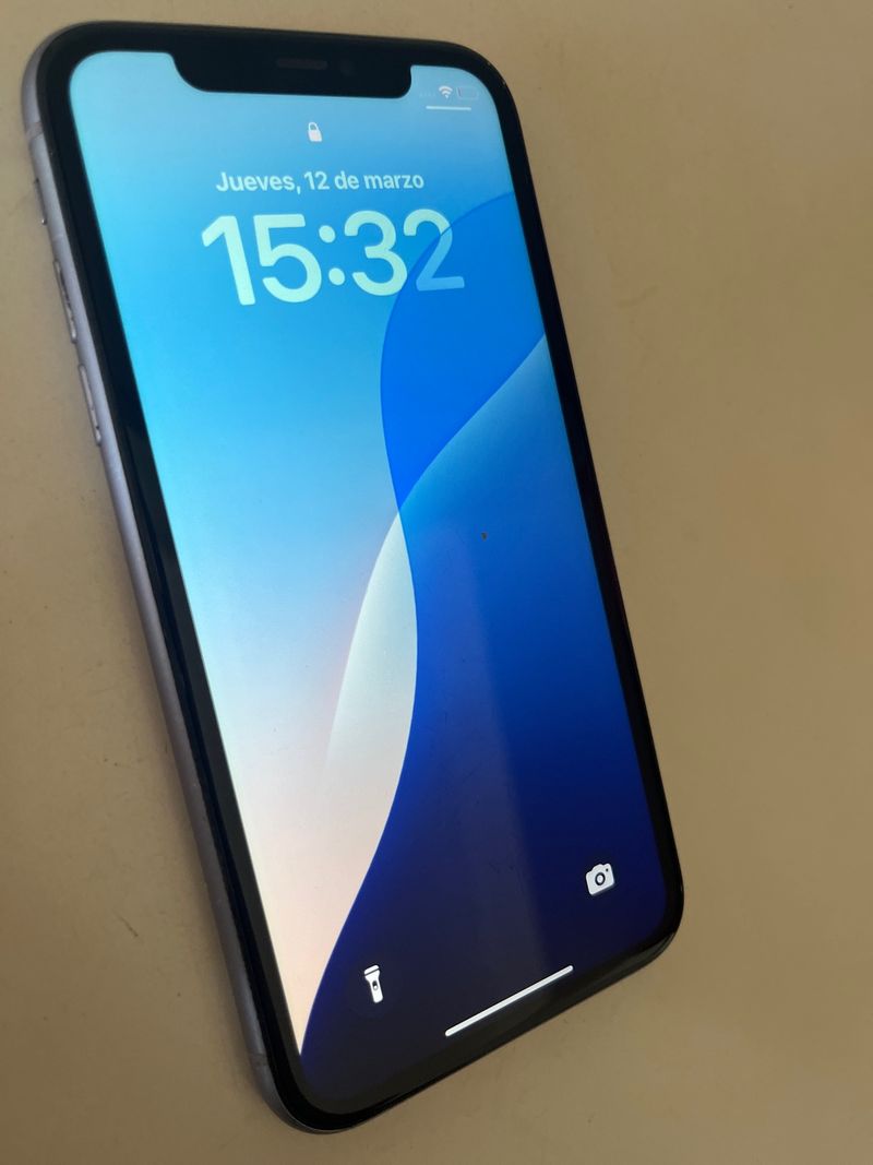 iPhone 11 lila