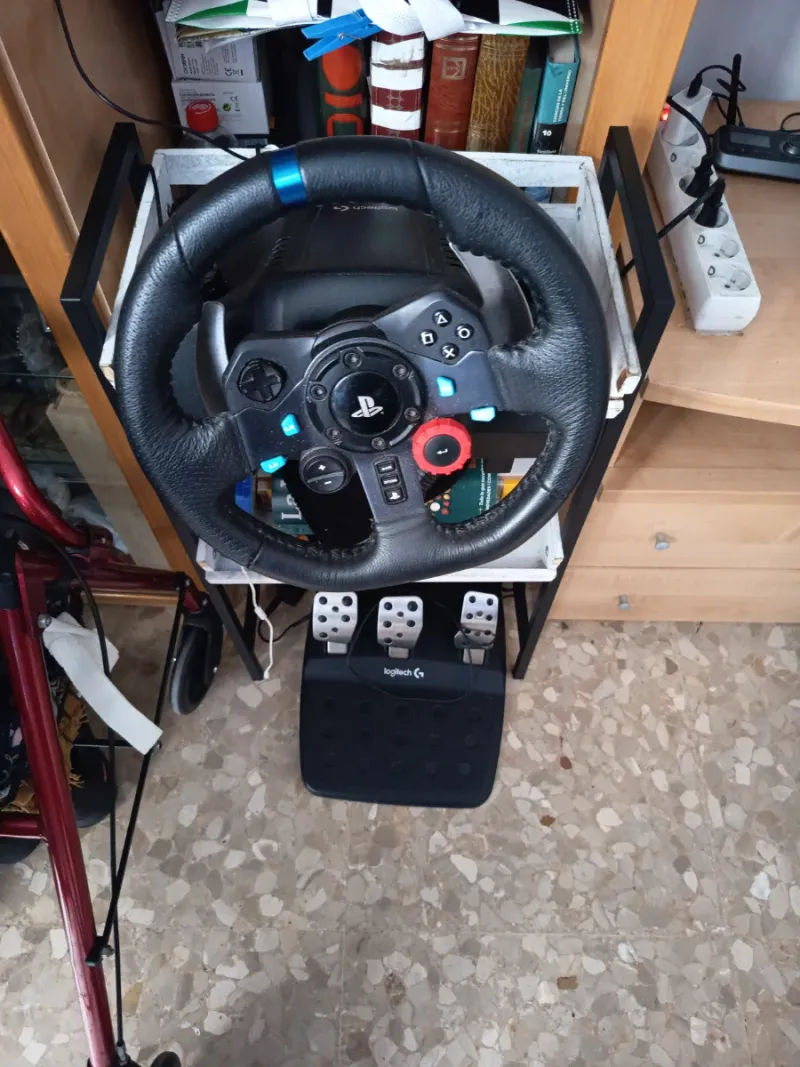 Volante Logitech G29 con Pedales