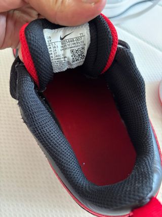 Zapatillas Nike Negras y Rojas