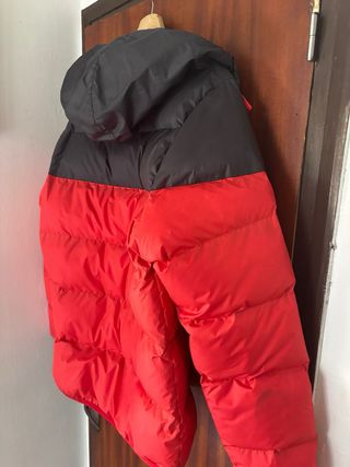 Chaqueta Nike Negra y Roja