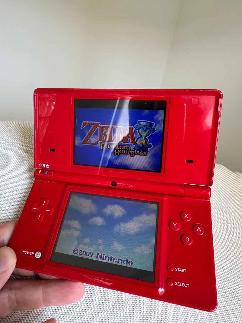 Nintendo DSi Roja con cargador
