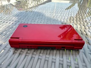 Nintendo DSi Rossa con caricabatterie