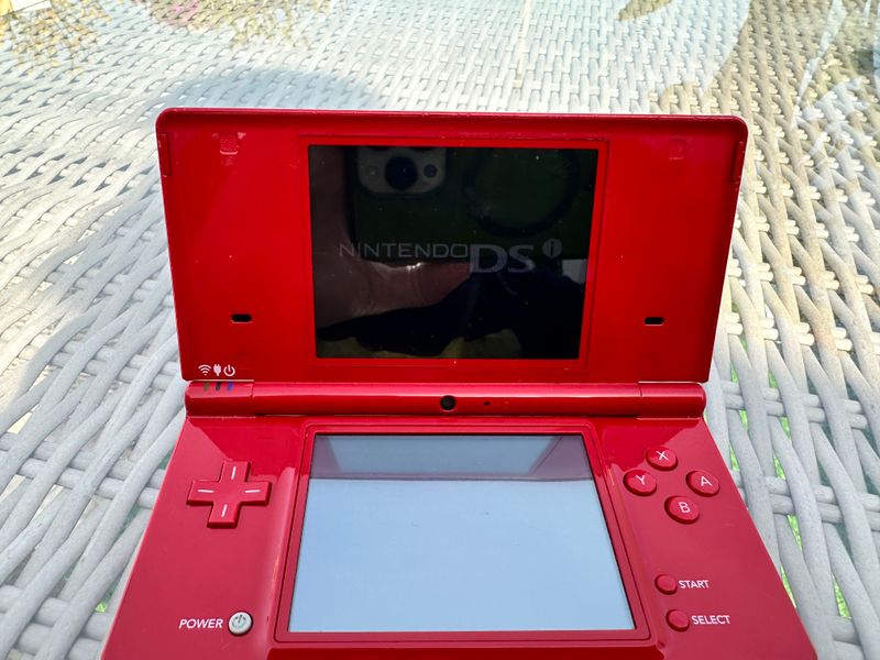Nintendo DSi Roja con cargador afbeelding 6