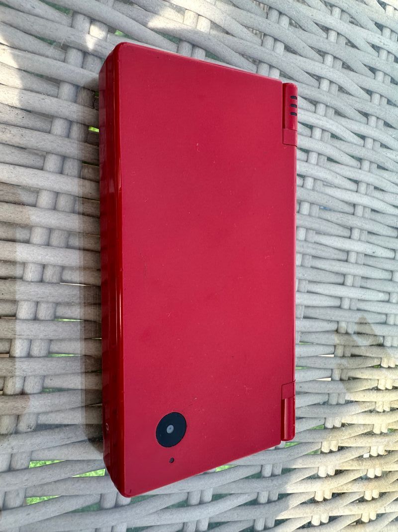 Nintendo DSi Roja con cargador afbeelding 3