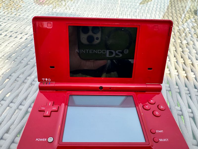 Nintendo DSi Roja con cargador afbeelding 7