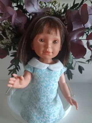 Muñeca vestida de azul