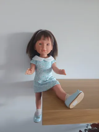 Muñeca vestida de azul