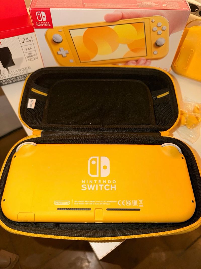 Nintendo Switch Lite Amarilla afbeelding 3