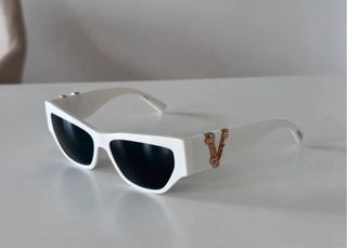 Gafas de sol Versace blancas con detalle dorado