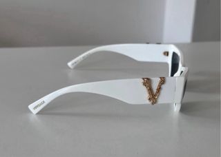 Gafas de sol Versace blancas con detalle dorado
