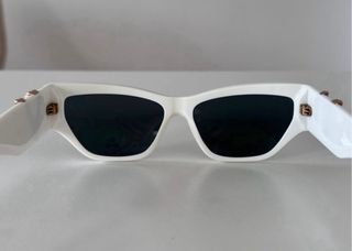 Gafas de sol Versace blancas con detalle dorado