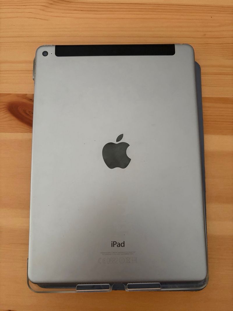 iPad Air 2 16GB Gris espacial con funda afbeelding 2