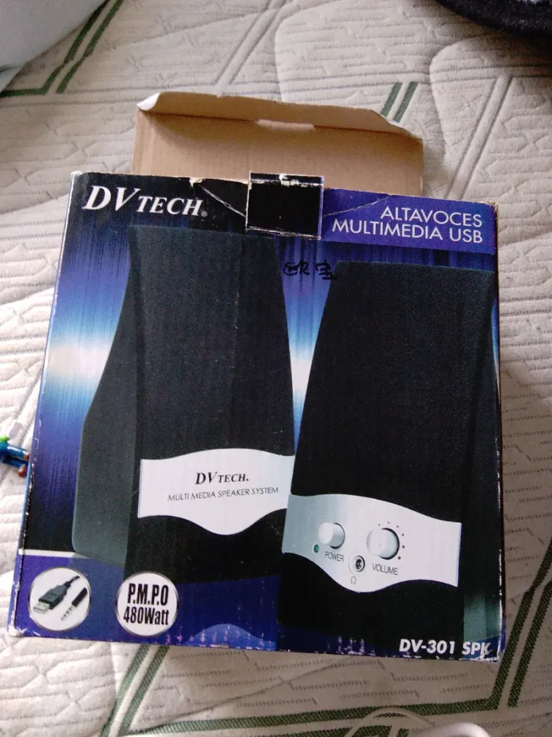Altavoces multimedia USB negros y plateados afbeelding 3