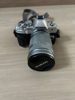 Olympus OM-D E-M10 Mark IV + Objetivo 40-150mm