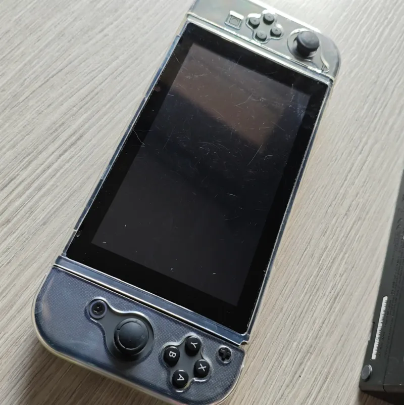Nintendo Switch + FIFA 18 y accesorios afbeelding 4