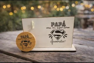 Marco de madera y abridor de bambú