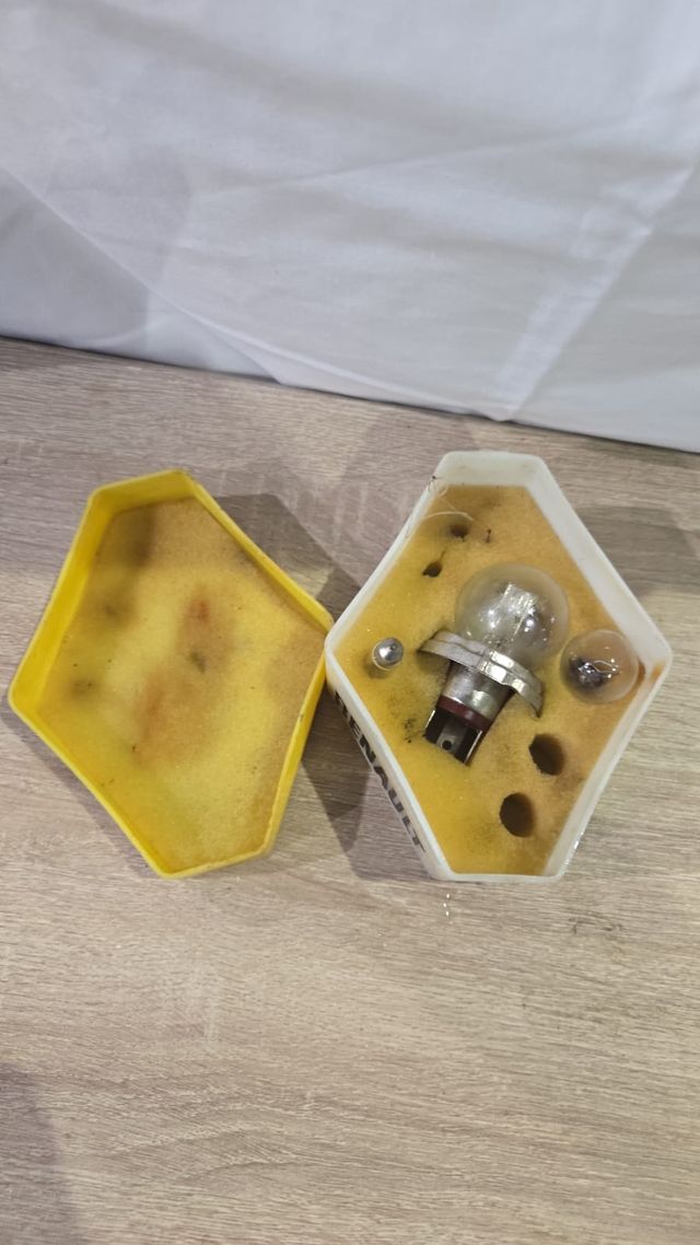 Caja bombillas RENAULT MAZDA clásica