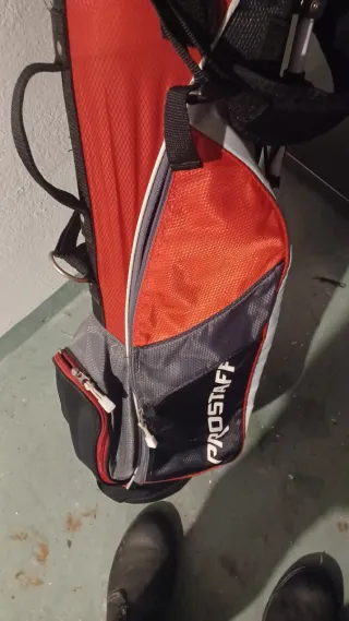 Bolsa de Golf Roja y Negra. Para niños