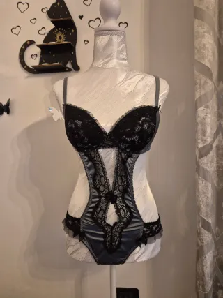 Intimo sexy pizzo e raso